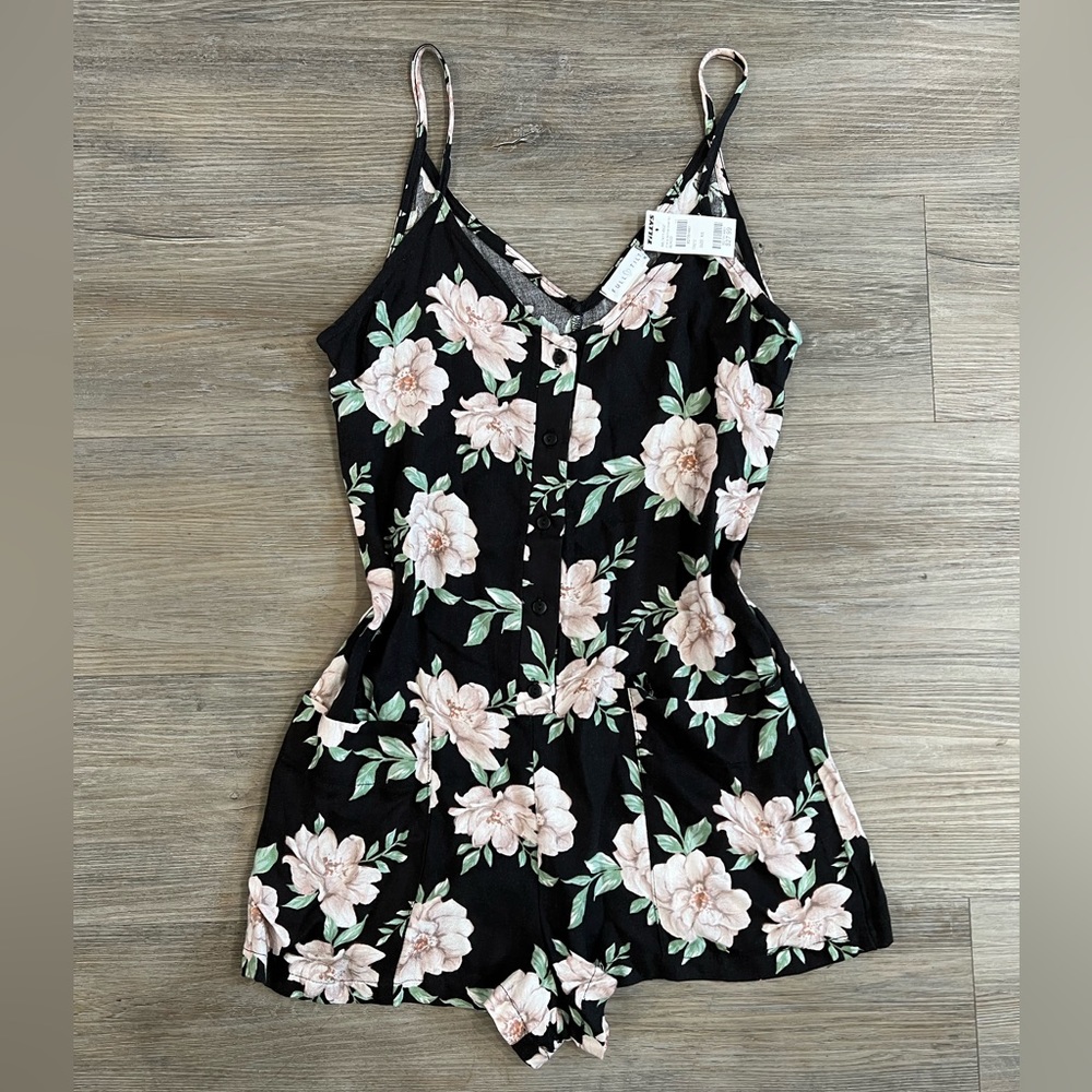 Brand new with tags. Full Tilt black floral romper size XS.